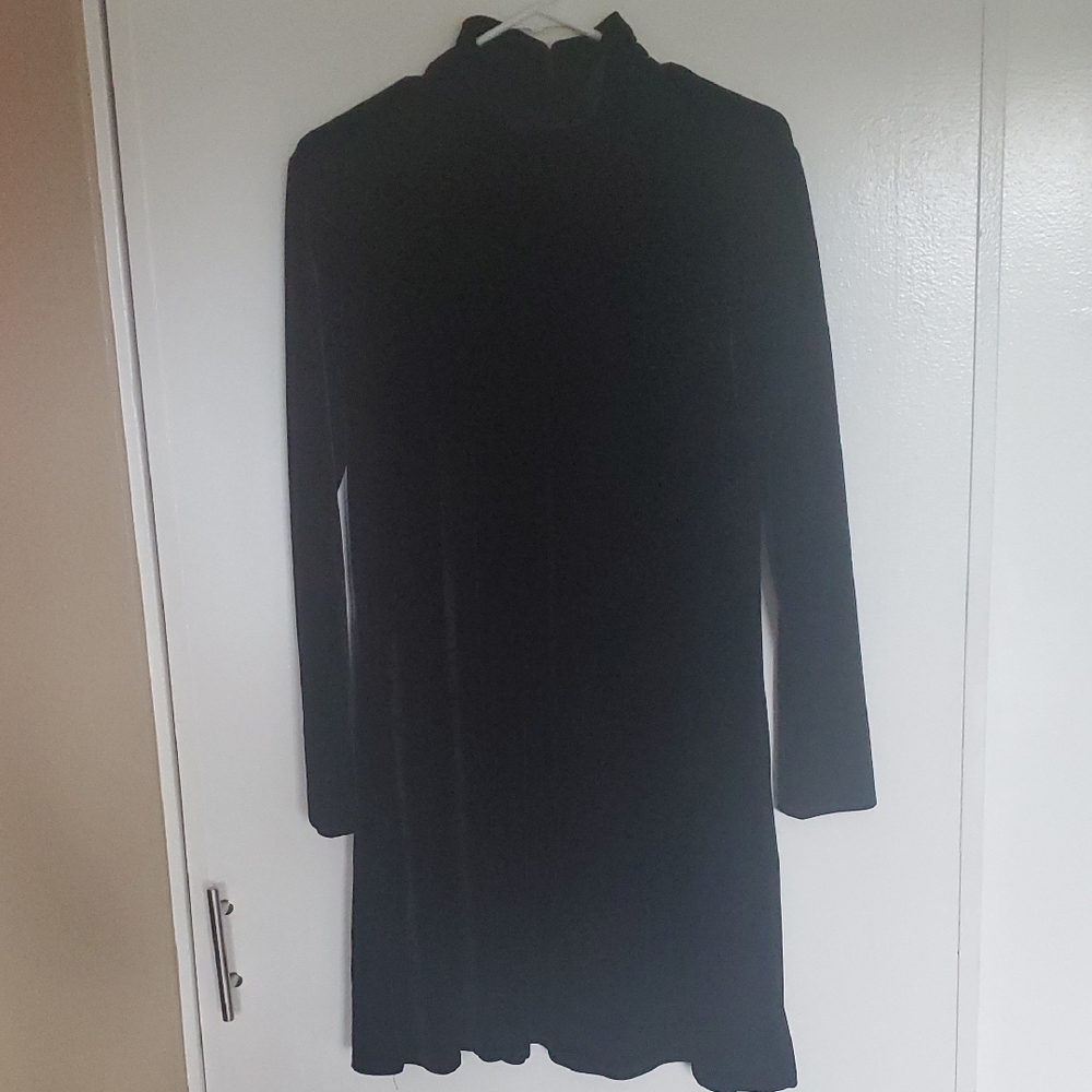 Elegant Black Velvet Long Sleeve Dress